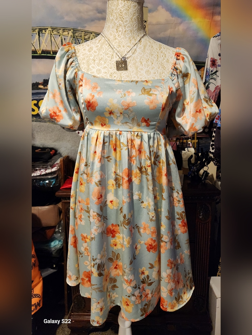 PRELOVED INSPIRED HEARTS SIZE SMALL Floral Puff Sleeve Square Neck